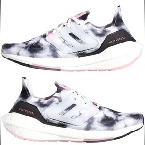 ULTRABOOST 22 RUNNING SHOES
Cloud White /Cloud White /Bliss Pink
Women’s size 8